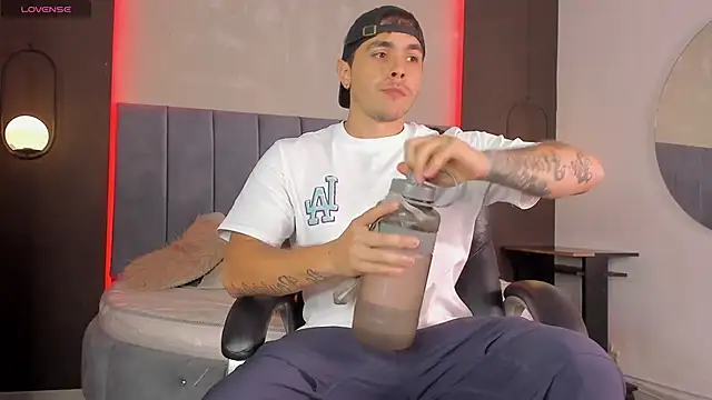 Snapshot of Liam_walk_ chatting on February 2026 07:36:02 PM Liam walk online show from February 2026 07:36:02 PM