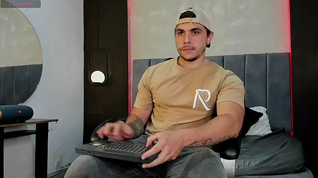 Liam walk  online show from October 2025 08:12:01 PM