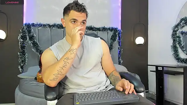 Liam walk  online show from November 2025 10:31:02 PM