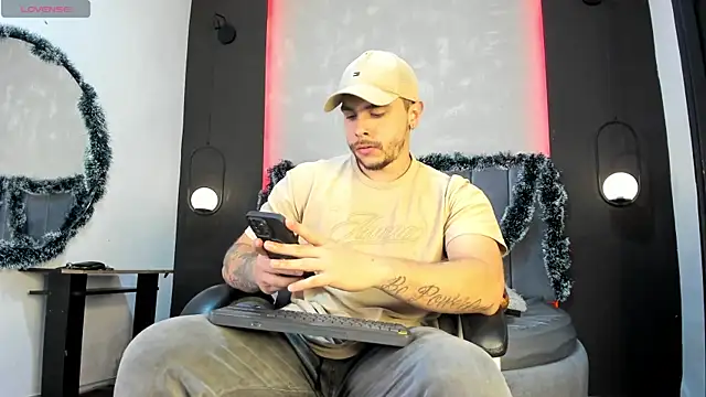 Liam walk  online show from December 2025 07:27:01 PM