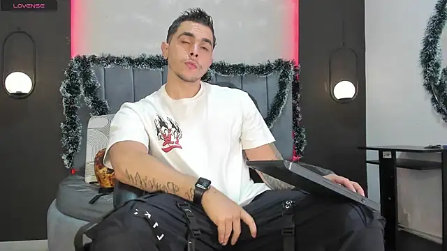 Liam walk  online show from November 2025 10:10:02 PM