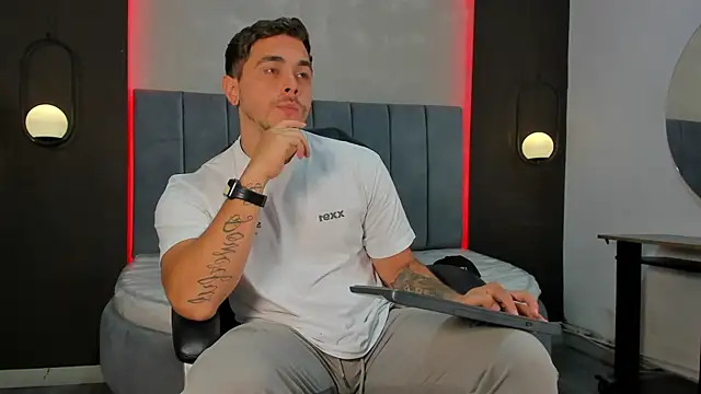 Liam walk  online show from April 2026 06:04:02 PM