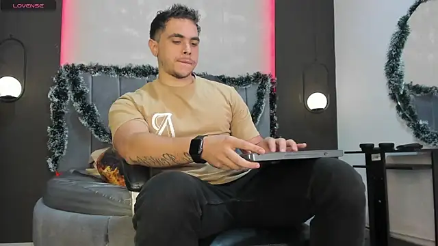 Liam walk  online show from November 2025 08:09:02 PM