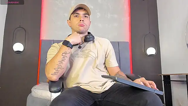 Snapshot of Liam_walk_ chatting on February 2026 07:02:01 PM Liam walk online show from February 2026 07:02:01 PM