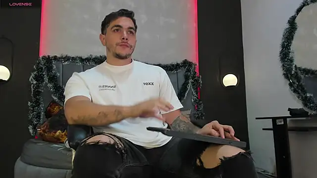 Liam walk  online show from December 2025 11:15:02 PM