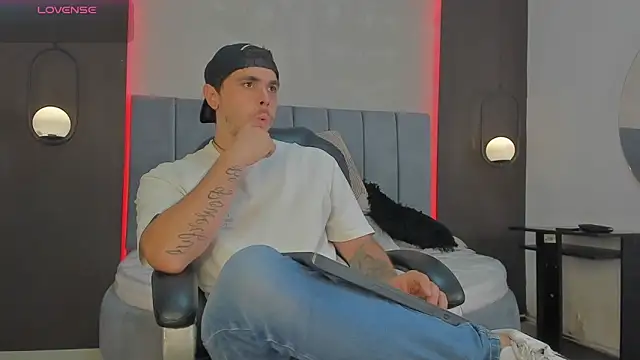 Liam walk  online show from March 2026 10:44:01 PM