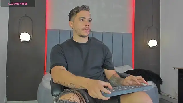 Liam walk  online show from April 2026 07:48:02 PM