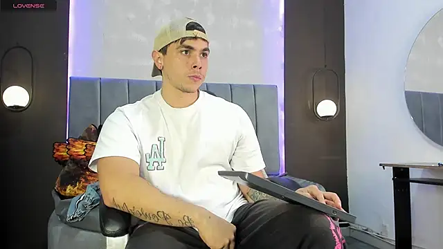 Liam walk  online show from October 2025 11:03:02 PM