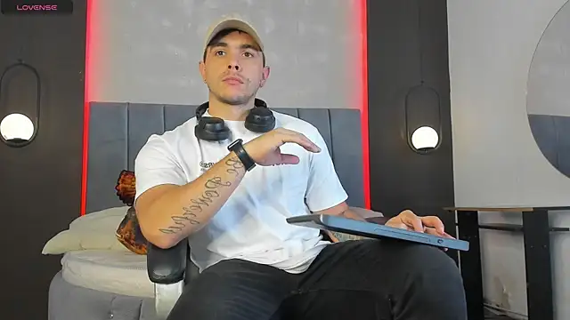 Snapshot of Liam_walk_ chatting on February 2026 09:03:02 PM Liam walk online show from February 2026 09:03:02 PM