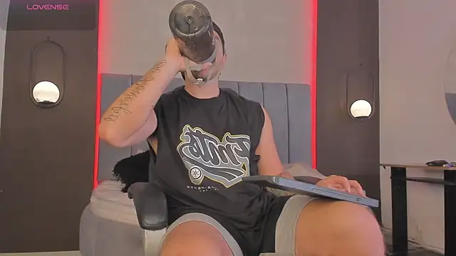 Liam walk  online show from March 2026 09:04:02 PM