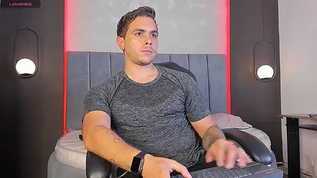 Snapshot of Liam_walk_ chatting on February 2026 08:20:02 PM Liam walk online show from February 2026 08:20:02 PM