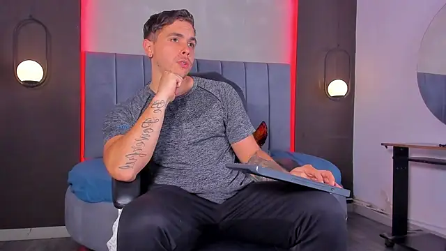 Liam walk  online show from April 2026 10:23:01 PM