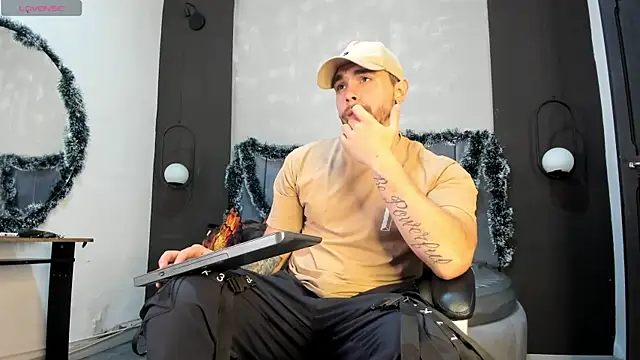 Snapshot of Liam_walk_ chatting on December 2025 10:23:01 PM Liam walk online show from December 2025 10:23:01 PM