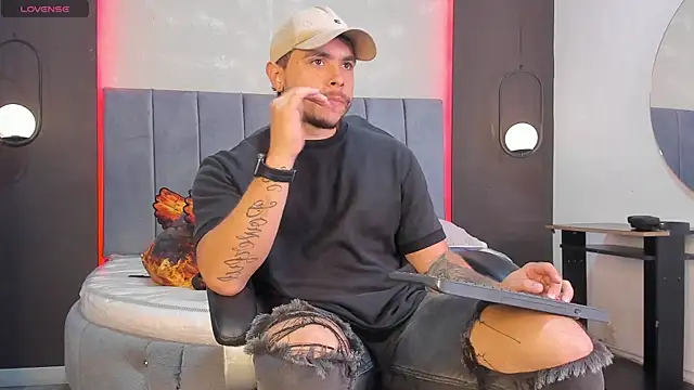 Snapshot of Liam_walk_ chatting on February 2026 11:13:01 PM Liam walk online show from February 2026 11:13:01 PM