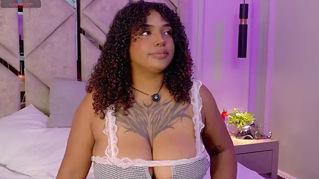 Cristal-Jonnes online show from May 2026 03:37:01 AM