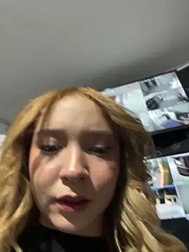 Snapshot of JuliethMoss chatting on May 2026 01:14:02 AM JuliethMoss online show from May 2026 01:14:02 AM