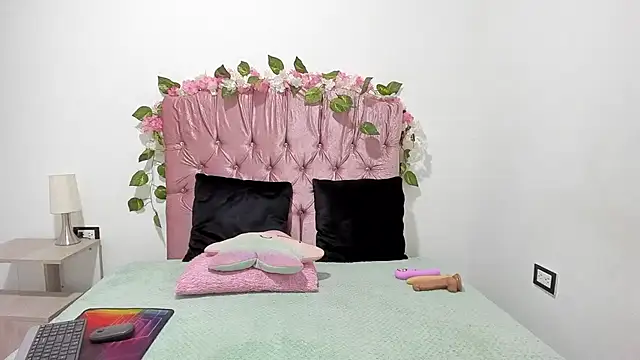 ivy moon05 online show from October 2025 04:29:01 PM