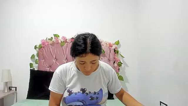 ivy moon05 online show from October 2025 04:41:02 PM