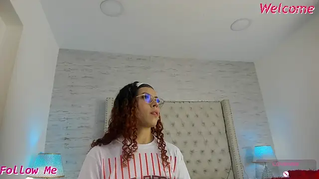 Pamelamiler   online show from May 2026 05:20:02 PM