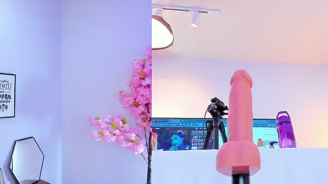 maily zanss online show from December 2025 07:38:01 PM