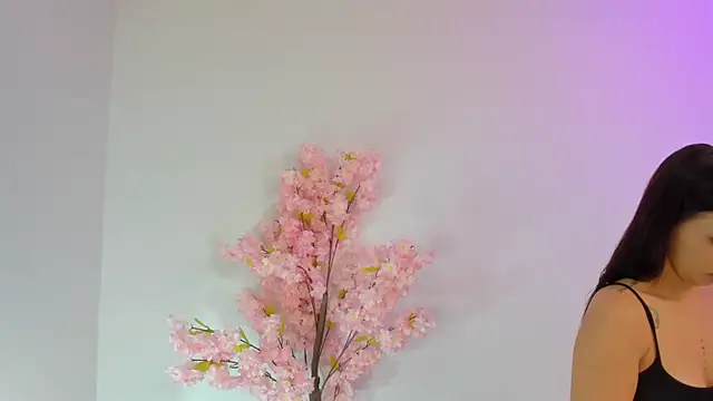 maily zanss online show from April 2026 07:53:01 PM