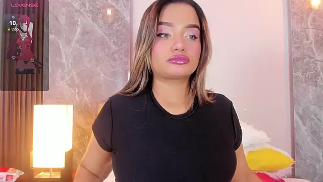 Snapshot of Emma_hunter_ chatting on November 2025 03:43:01 AM Emma hunter online show from November 2025 03:43:01 AM