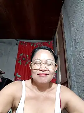 Everleigh mom online show from November 2025 08:01:01 PM