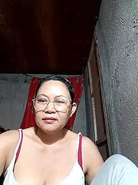 Everleigh mom online show from October 2025 07:46:01 PM