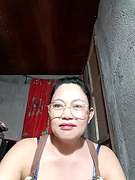 Everleigh mom online show from November 2025 08:20:01 PM