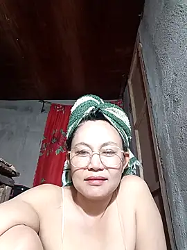 Everleigh mom online show from November 2025 05:18:02 AM