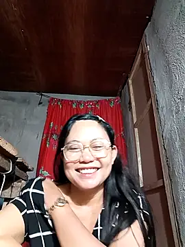 Everleigh mom online show from October 2025 07:48:02 PM