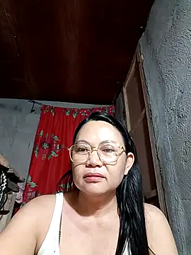 Everleigh mom online show from October 2025 07:57:02 PM