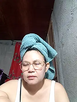 Everleigh mom online show from October 2025 02:01:01 AM