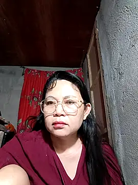 Everleigh mom online show from November 2025 07:51:02 PM