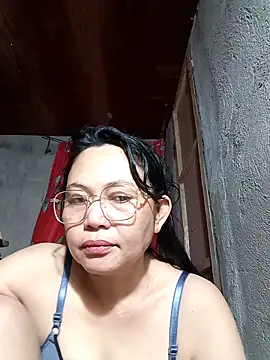 Everleigh mom online show from November 2025 04:45:02 AM