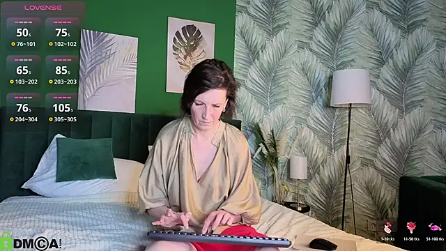 Lia Reyn online show from May 2026 12:20:01 PM