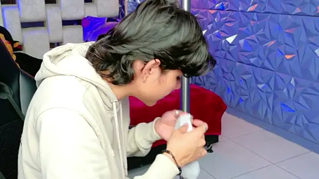 alandelrey57 online show from March 2026 01:30:02 PM