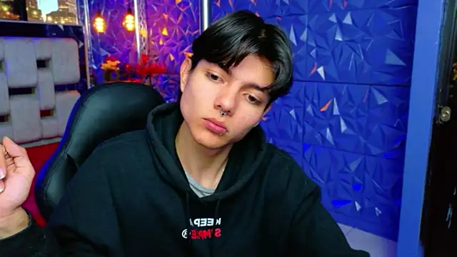 alandelrey57 online show from February 2026 04:40:01 PM