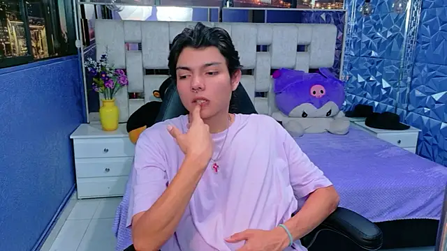 alandelrey57 online show from April 2026 02:12:02 PM