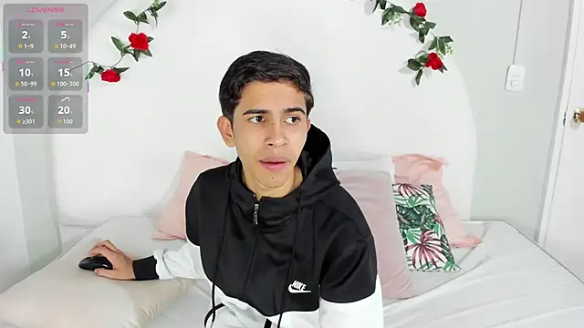 JoshuaSanzz online show from October 2025 03:40:02 AM