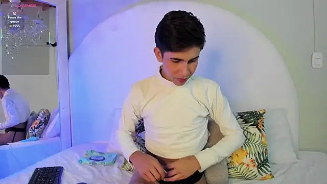JoshuaSanzz online show from September 2025 04:12:01 AM