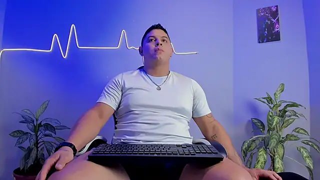 Maximus Steel online show from November 2025 03:39:01 PM