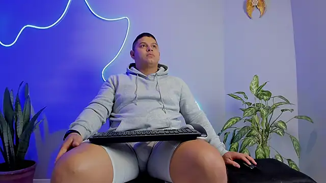 Snapshot of Maximus_Steel chatting on October 2025 11:01:01 AM Maximus Steel online show from October 2025 11:01:01 AM