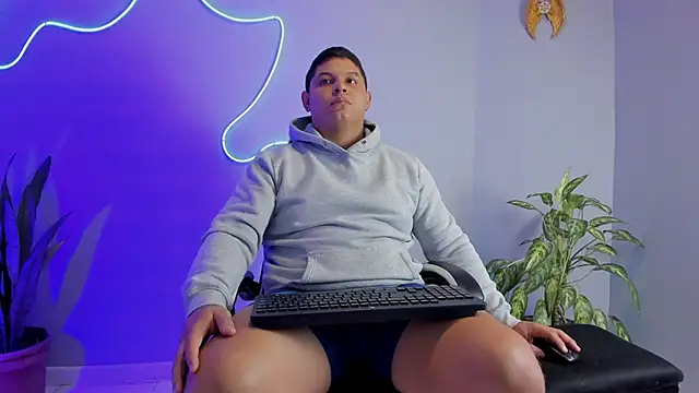 Snapshot of Maximus_Steel chatting on October 2025 11:02:02 AM Maximus Steel online show from October 2025 11:02:02 AM