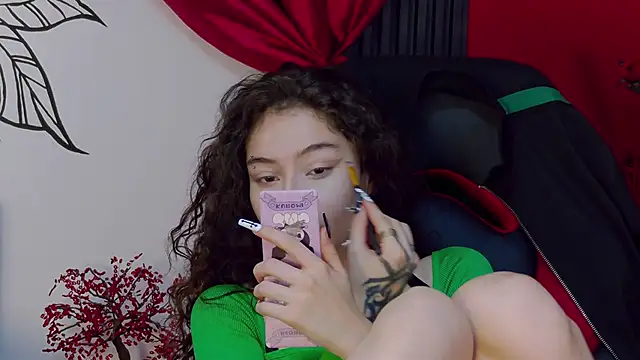 RavennMoonn online show from October 2025 07:37:02 PM