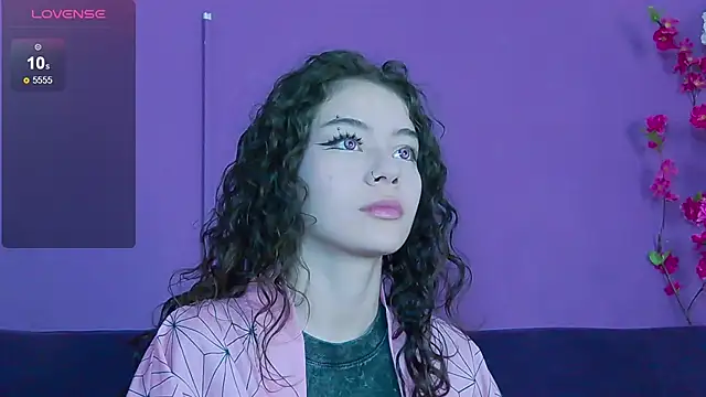 RavennMoonn online show from September 2025 07:59:01 PM
