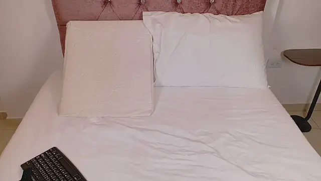 sophiacuttee online show from February 2026 12:45:01 PM