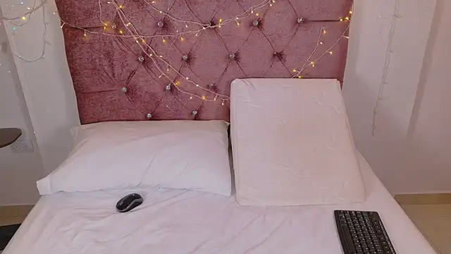 sophiacuttee online show from December 2025 12:16:01 PM