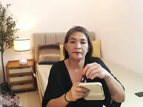 YuriMorgana online show from April 2026 03:49:01 PM