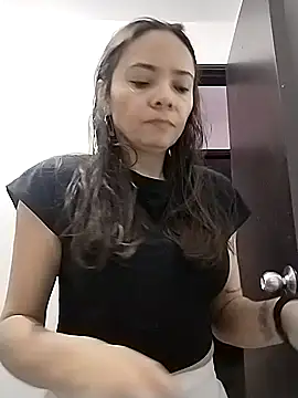 Cami Konor online show from September 2025 05:05:01 PM